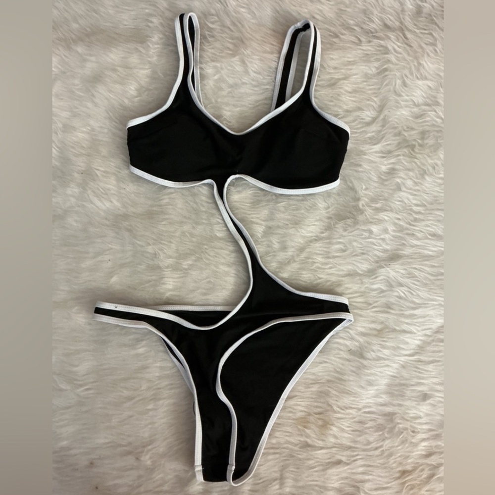 Black and white women’s swimwear one piece small
